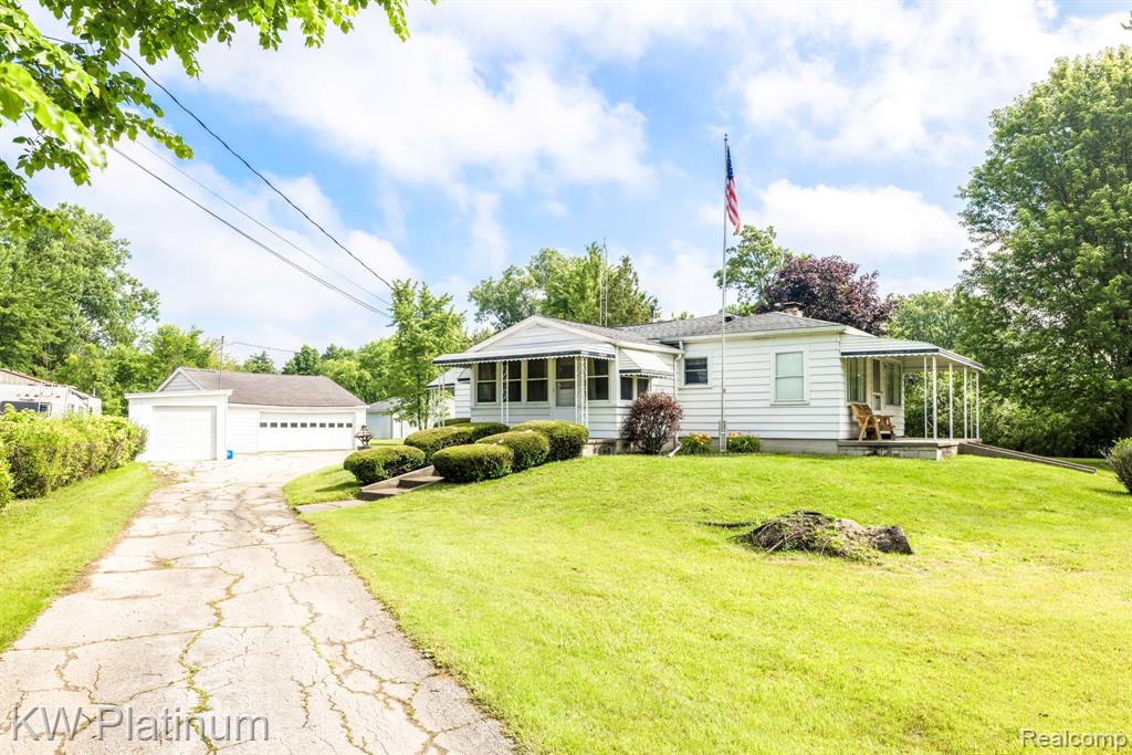 5930 Gratiot Avenue, St. Clair, MI 48079 — front exterior