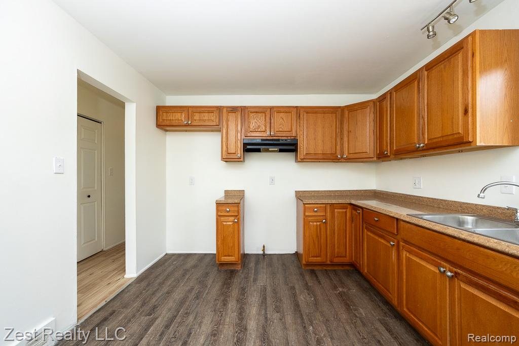 21040 Woodside Avenue, Ferndale, MI 48220 — Photo 6