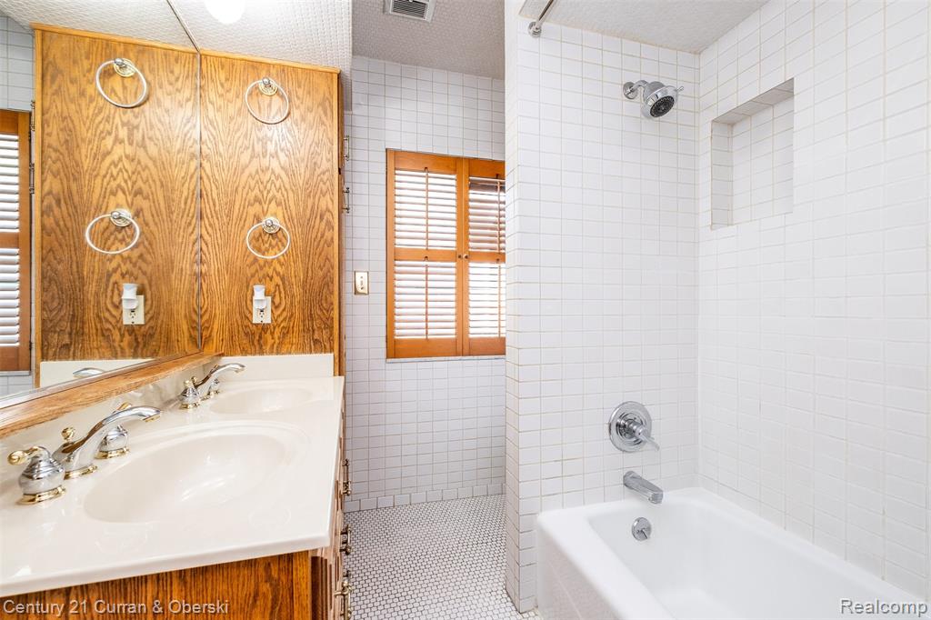 11700 Farley, Redford, MI 48239 — Photo 26