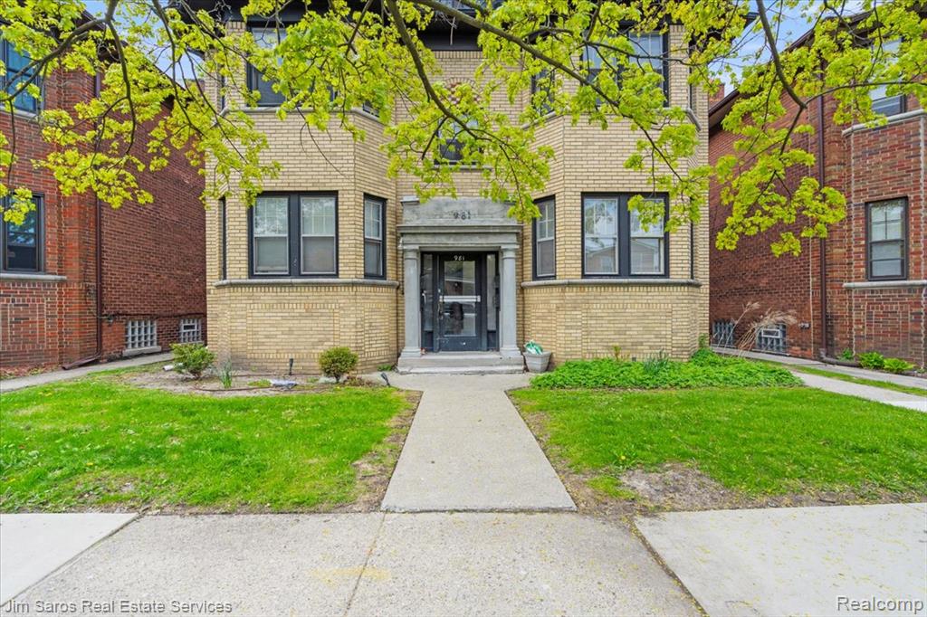 981 2N Beaconsfield Avenue, Grosse Pointe, MI 48230 — Photo 2