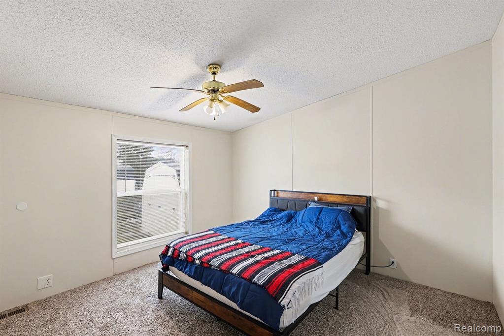 4281 Louie Ln, Lapeer, MI 48461 — Photo 10