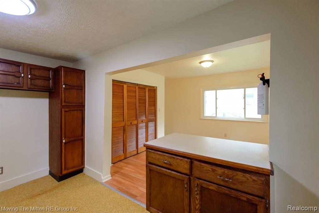 560 GREENLAWN Street, Ypsilanti, MI 48198 — Photo 11