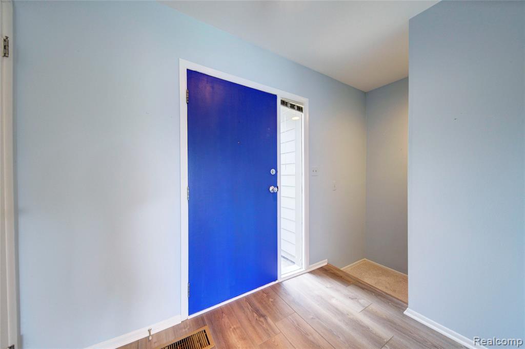 671 Watersedge Drive, Ann Arbor, MI 48105 — Photo 4