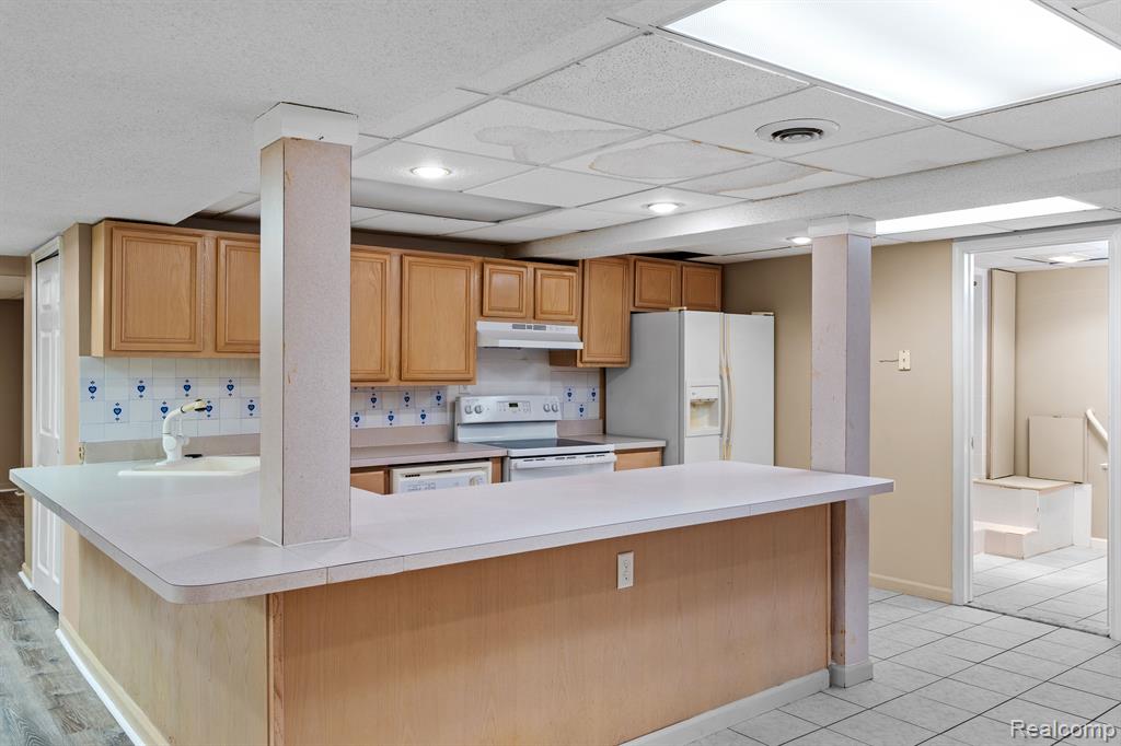 45419 GLENGARRY Boulevard, Canton, MI 48188 — Photo 33