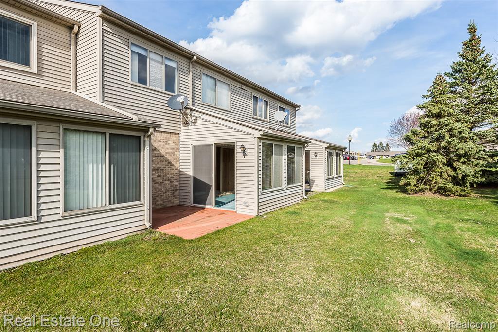 62360 Arlington Circle, 2, South Lyon, MI 48178 — Photo 35