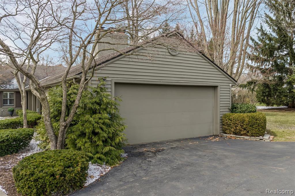 6183 Lantern Lane, Bloomfield Hills, MI 48301 — Photo 22