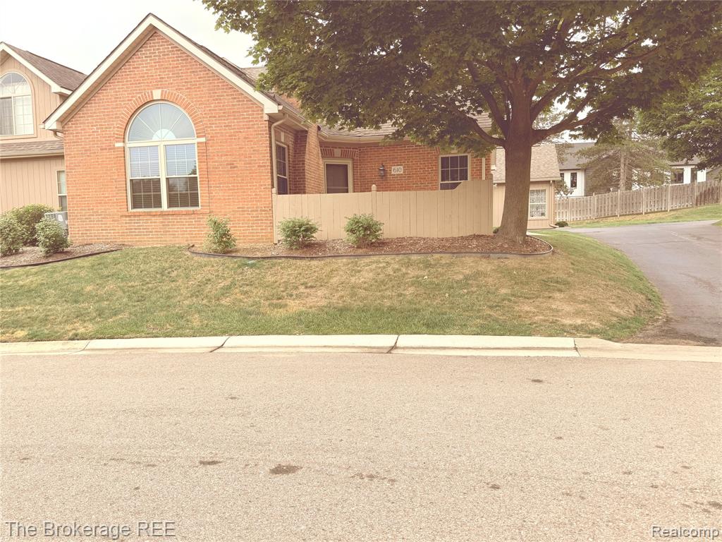 610 Perry Creek Drive, Grand Blanc, MI 48439 — Photo 2
