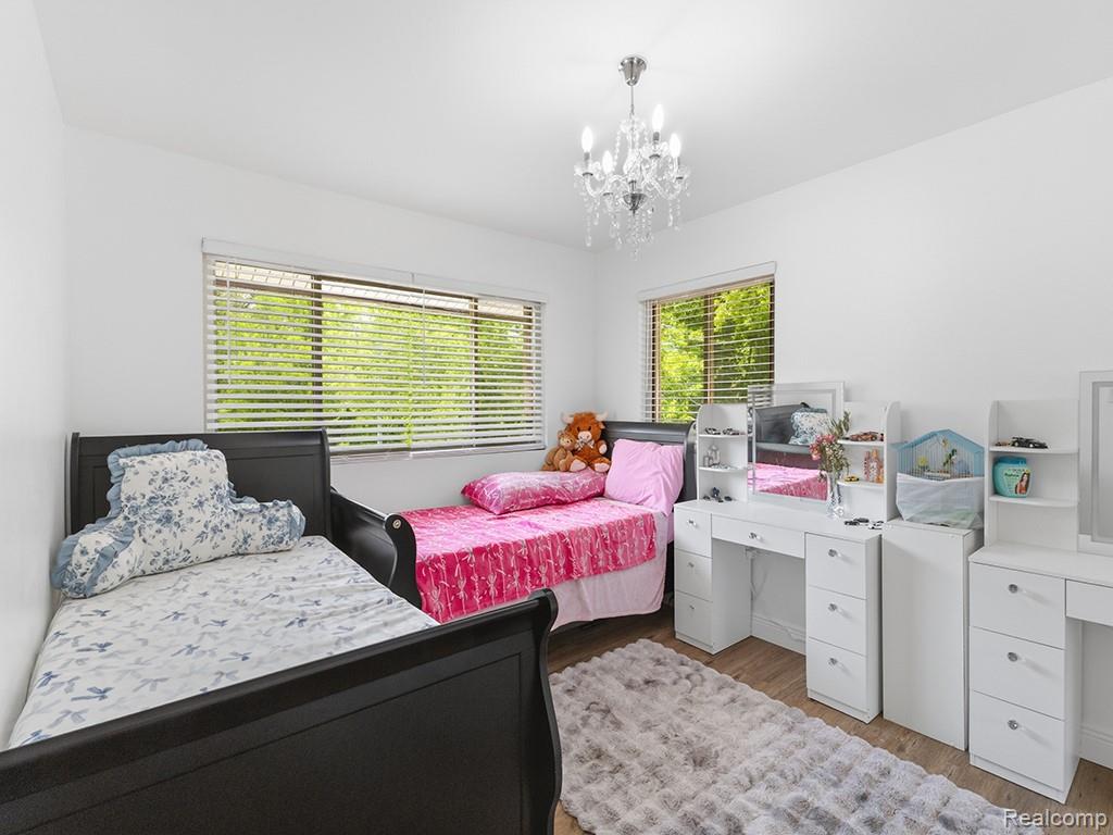 17361 W OUTER Drive, Dearborn Heights, MI 48127 — Photo 24