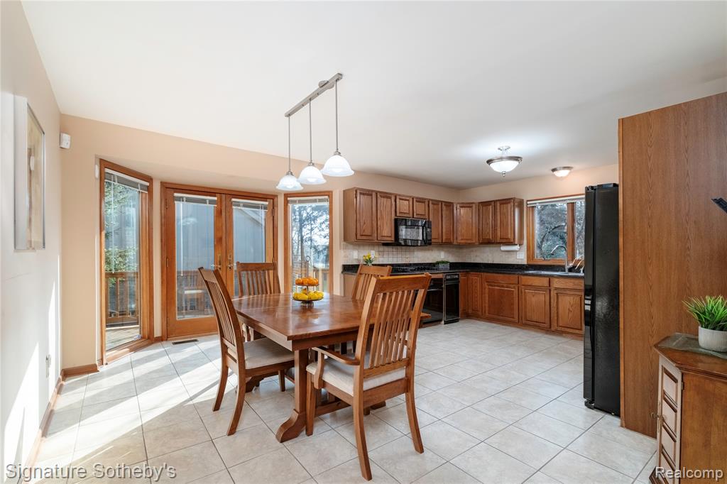 16819 Country Knoll Drive, Northville, MI 48168 — Photo 21