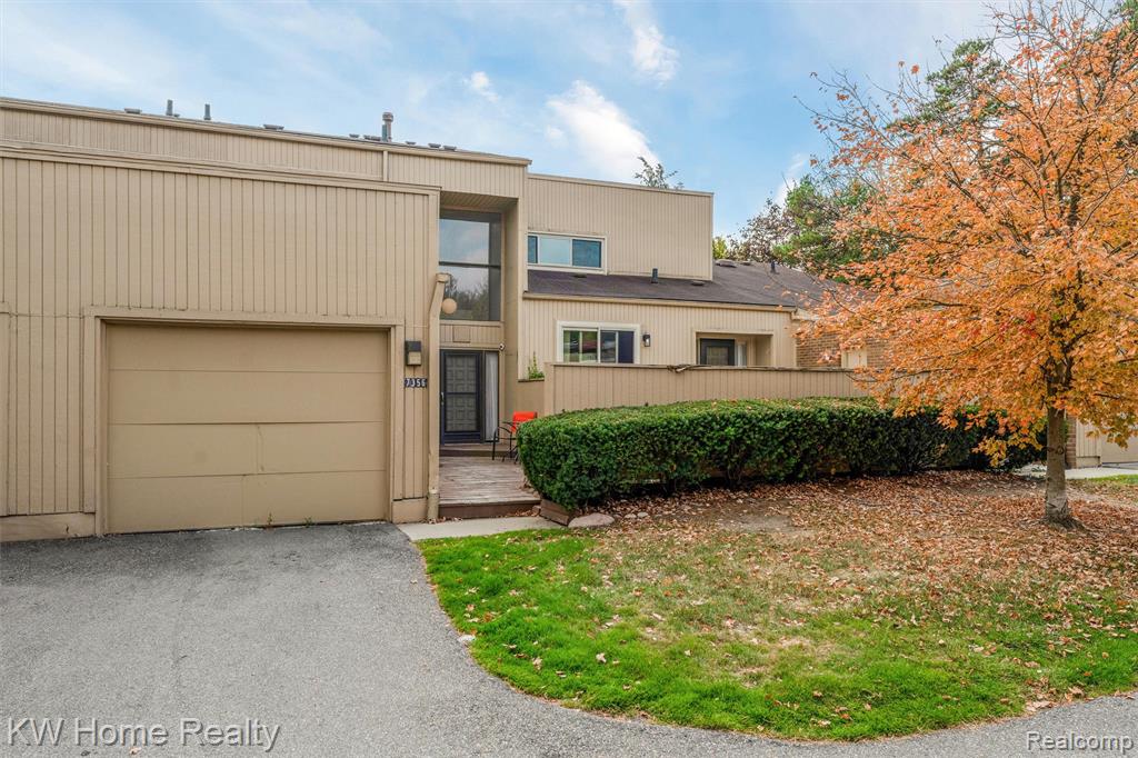 7356 Balsam Court, West Bloomfield, MI — Photo 2