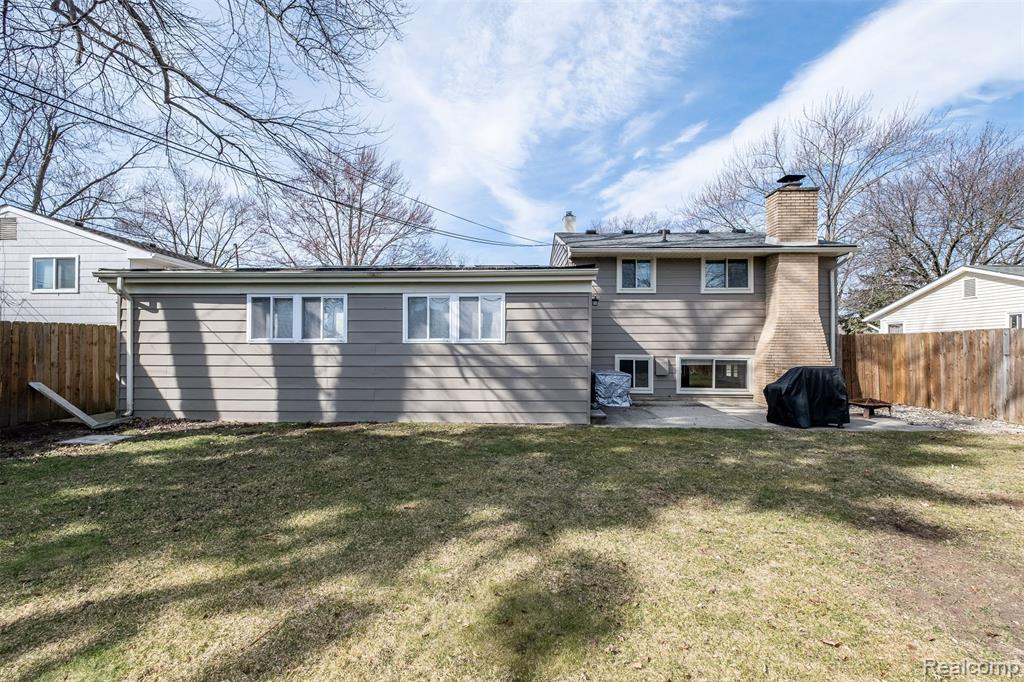 39856 Parklawn Drive, Sterling Heights, MI 48313 — Photo 49