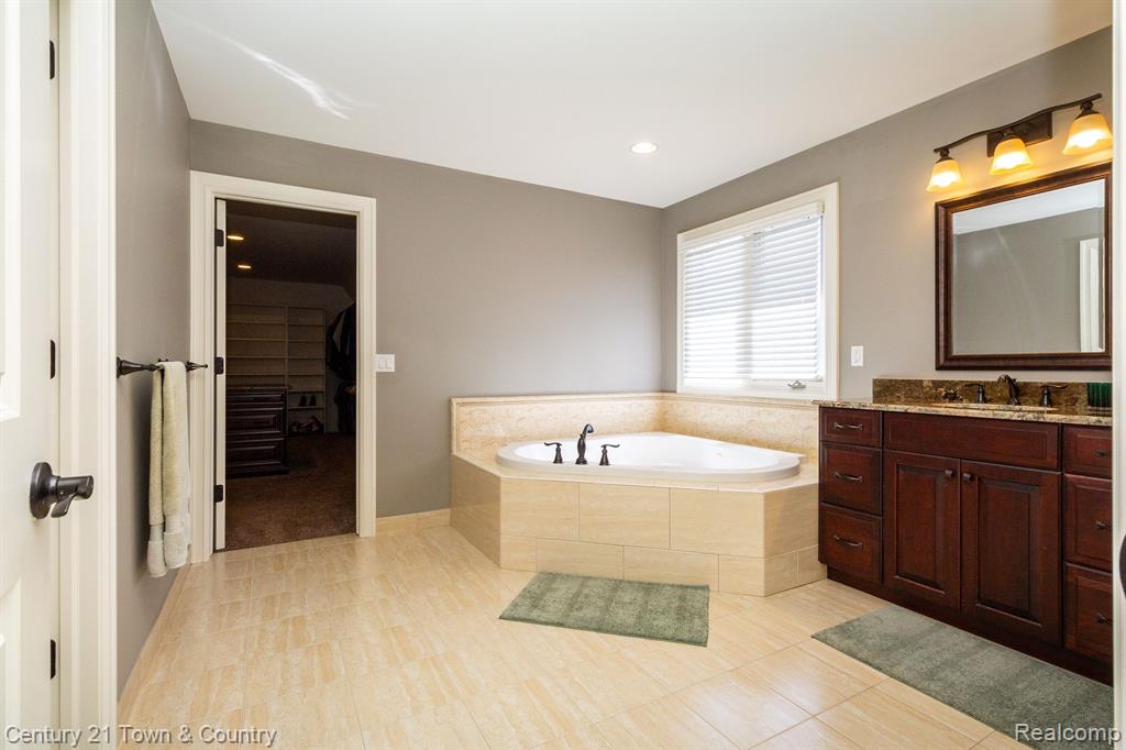 54152 Deer Ridge Court, Rochester, MI 48307 — Photo 31