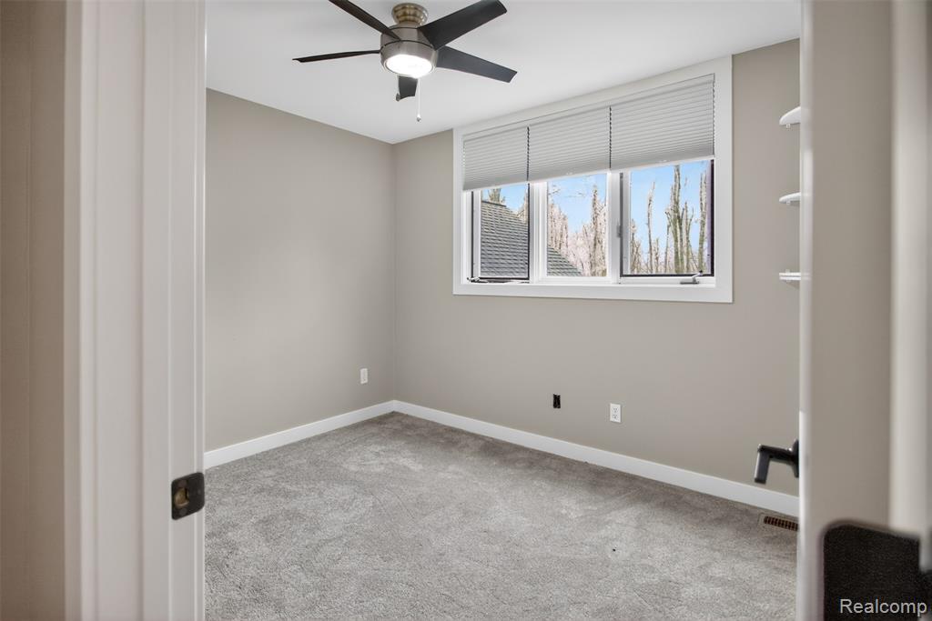 1960 Eastons Trail, Highland, MI — Photo 17