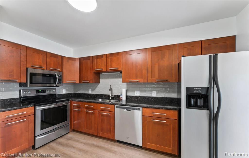 708 Preston Court, Rochester Hills, MI 48307 — Photo 8