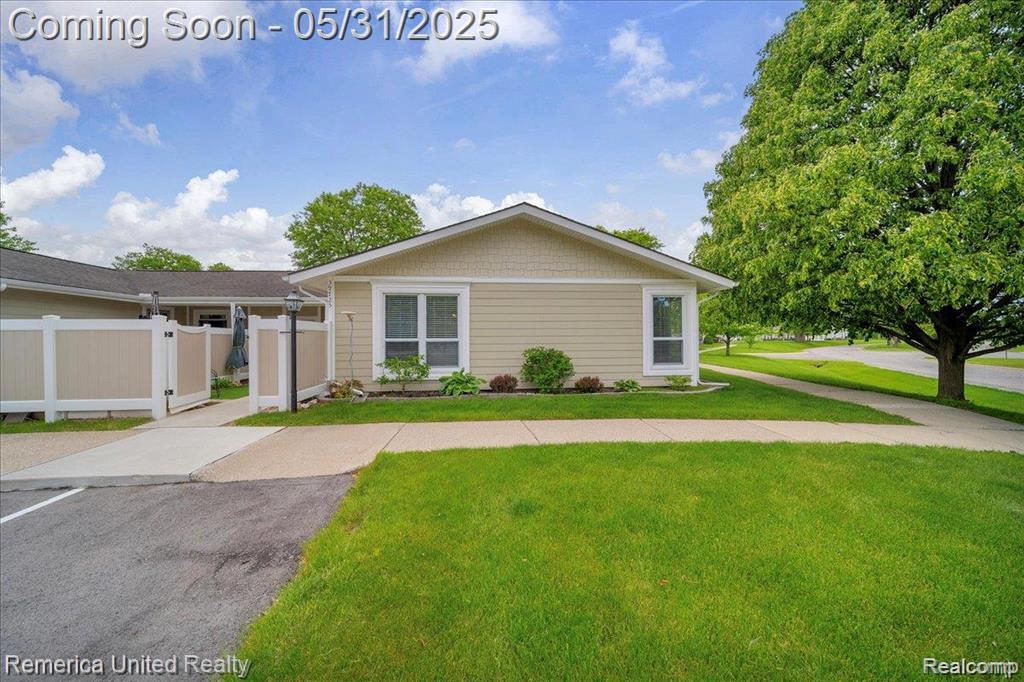 39725 Village Wood Lane, 39, Novi, MI — Photo 2