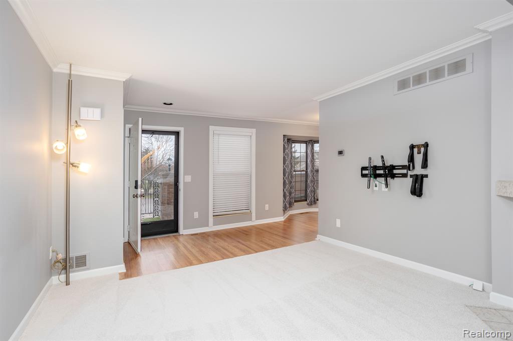 22213 PONDVIEW, 26, Novi, MI — Photo 3