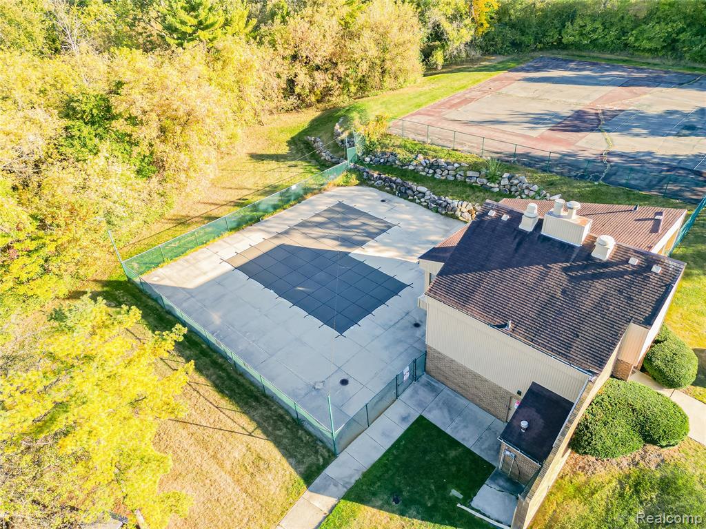7418 Azalea Court, West Bloomfield, MI — Photo 30
