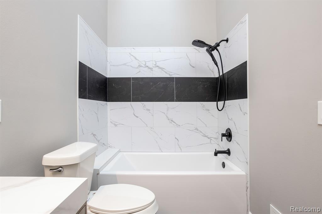 22213 PONDVIEW, 26, Novi, MI — Photo 12