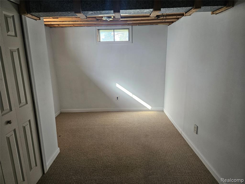 9356 Elaine Drive, Swartz Creek, MI 48473 — Photo 17