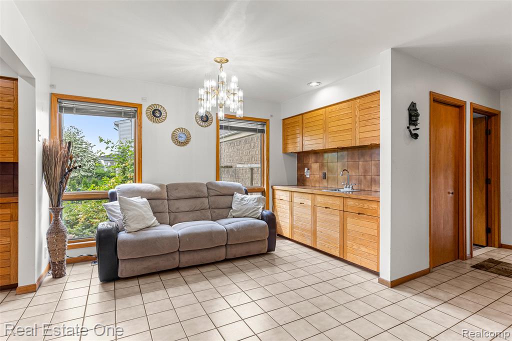 18191 Country Club Circle, Riverview, MI 48193 — Photo 15