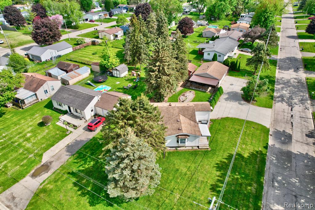 6154 Roberta Street, Burton, MI 48509 — Photo 49
