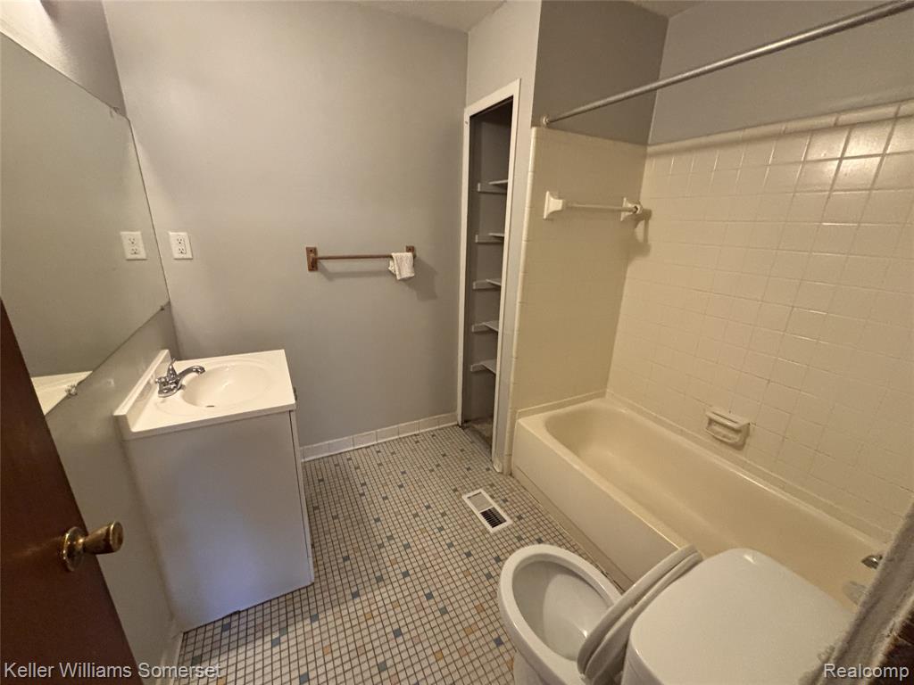 4072 Agnes Ave, Lincoln Park, MI 48146 — Photo 10