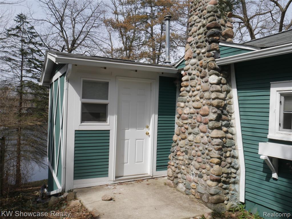 913 PEARSON Drive, Milford, MI 48381 — Photo 20