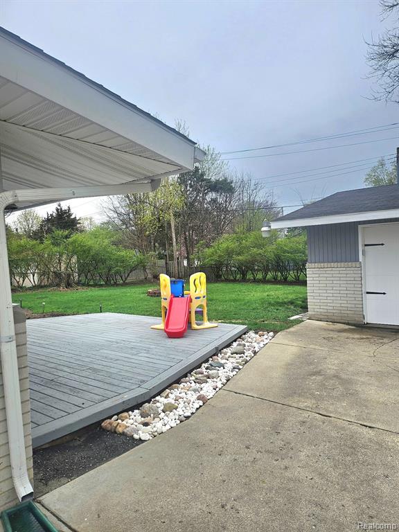 2121 S Commerce Road, Wolverine Lake, MI 48390 — Photo 9