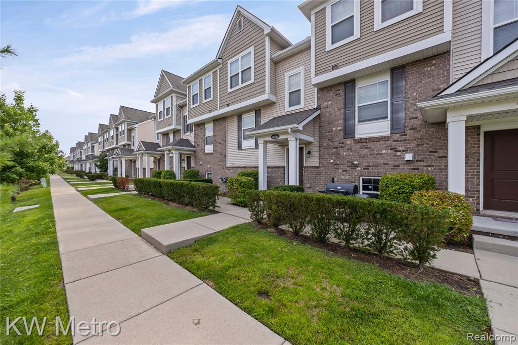 4636 Bradley Circle, Troy, MI 48085 — Photo 24