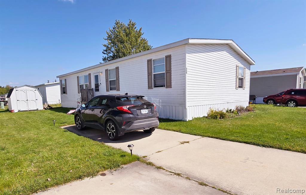 528 ELMWOOD Lane, Columbus, MI