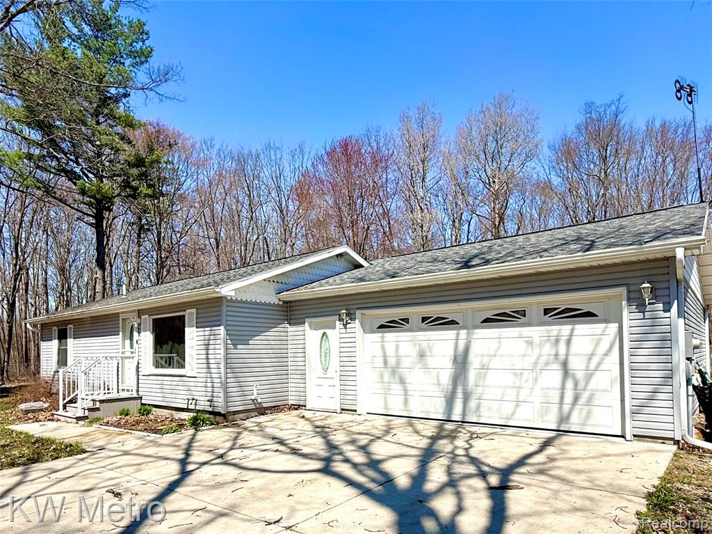 1730 INDIAN Road, Lapeer, MI 48446 — front exterior