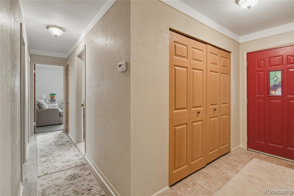 9466 Marilyn Avenue, Plymouth, MI 48170 — Photo 5