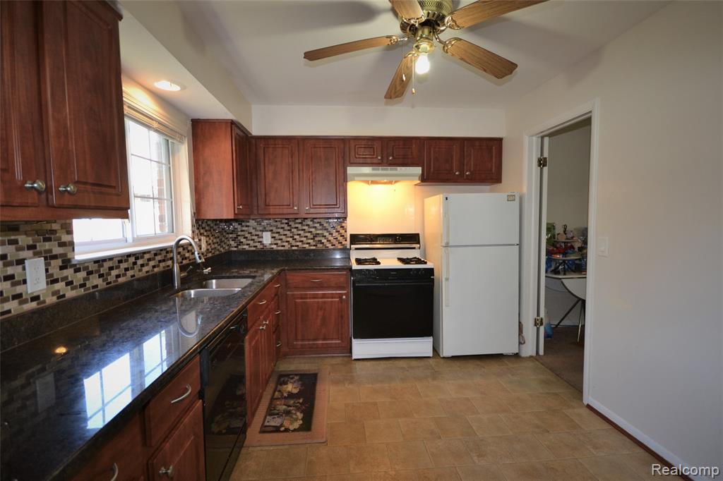 559 Fox Hills Drive N, Bloomfield Hills, MI 48304 — Photo 4