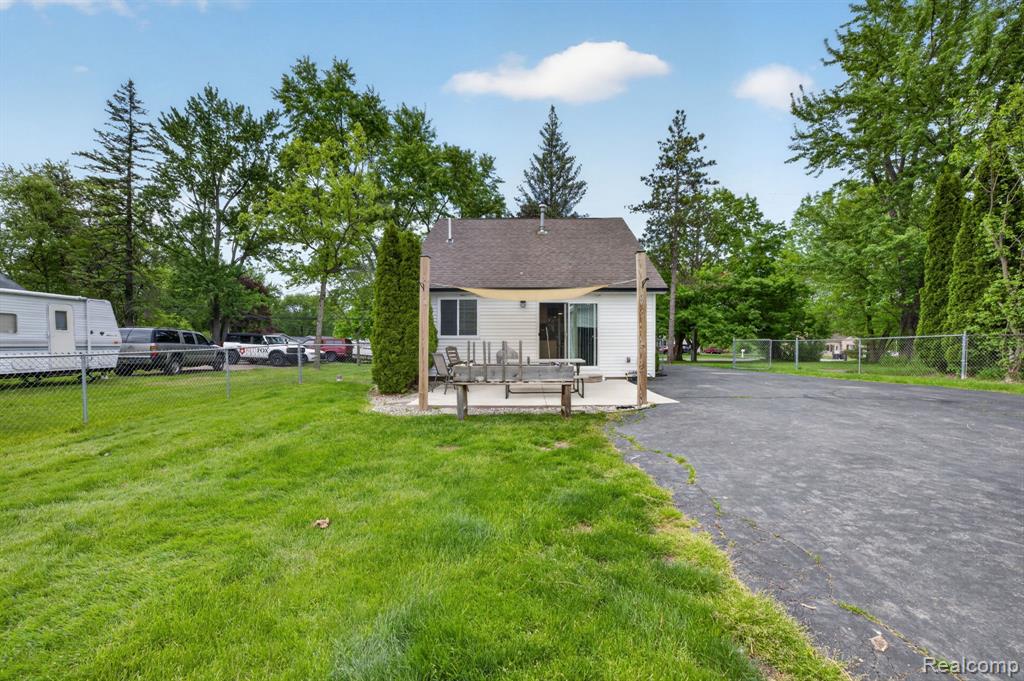 6354 Lapeer Road, Burton, MI 48509 — Photo 30