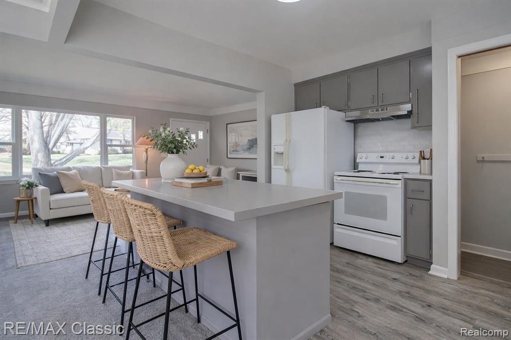 5155 Daron Lane, West Bloomfield, MI 48324 — Photo 9