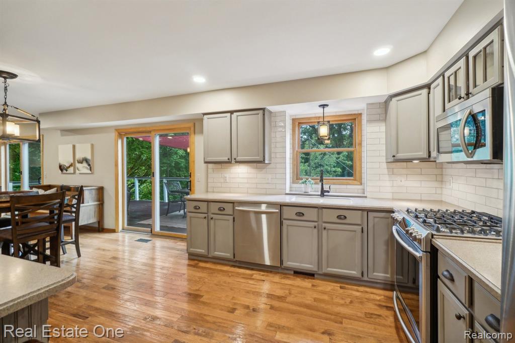 11175 SAND CRANE Way, South Lyon, MI 48178 — Photo 8
