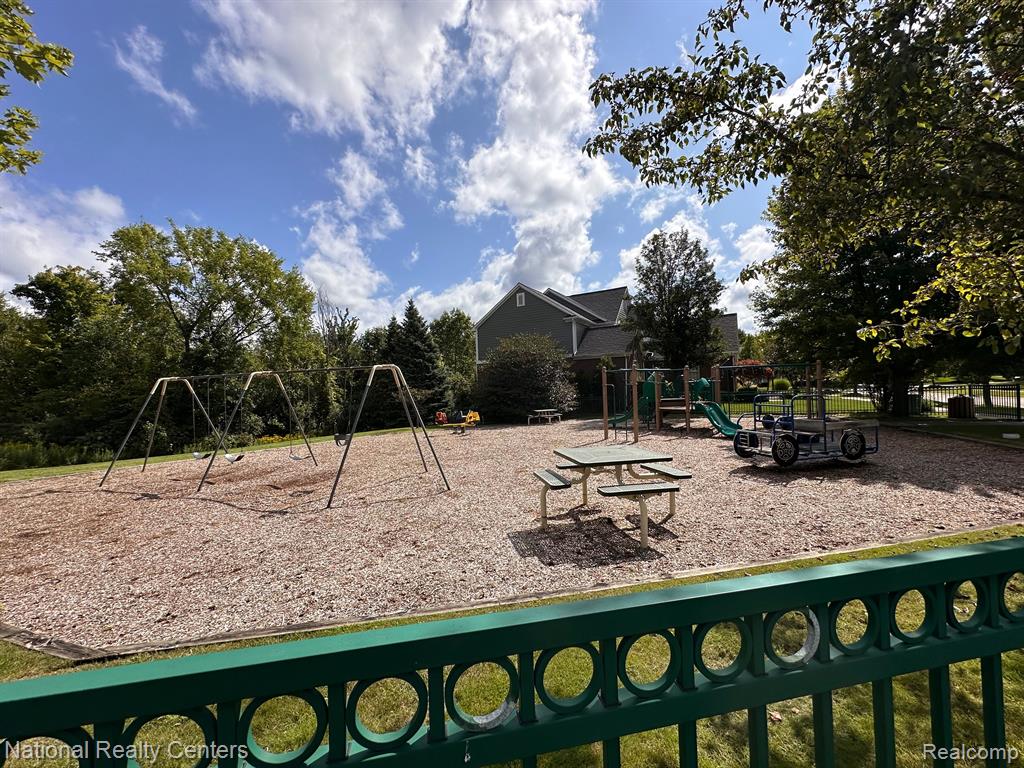 7670 Maple Ridge Court, Clarkston, MI — Photo 59
