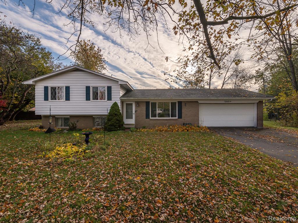 3245 Brookview Court, Adrian, MI 49221 — Photo 2