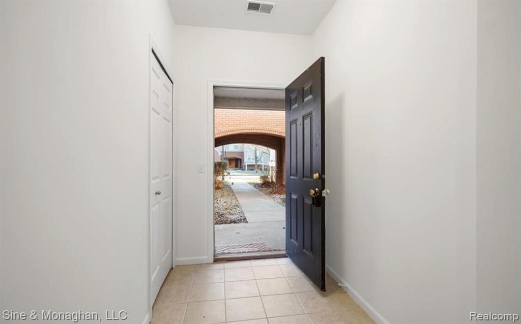 43540 Pendleton Circle, Sterling Heights, MI 48313 — Photo 3