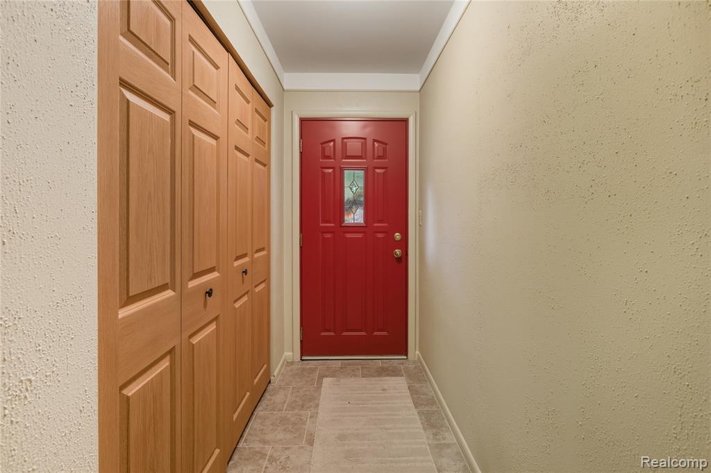 9466 Marilyn Avenue, Plymouth, MI 48170 — Photo 4