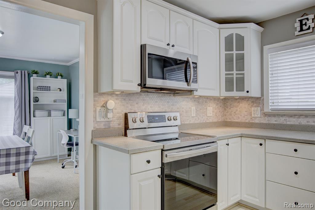 576 LANGLEY Boulevard, Clawson, MI — Photo 8