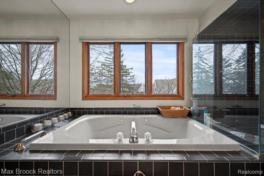 6362 CHARLES Drive, West Bloomfield, MI — Photo 39