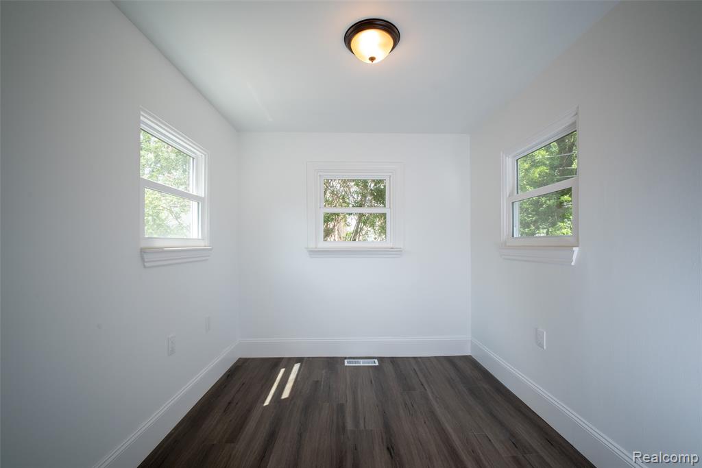 543 E Saratoga Street, Ferndale, MI 48220 — Photo 12