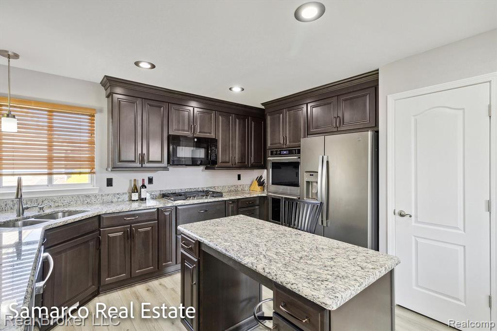 7998 RAYNA, Belleville, MI 48111 — Photo 16