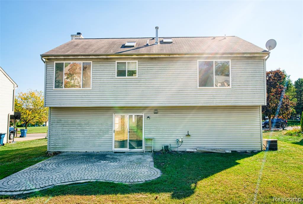 3307 Pond Ridge Drive, Holly, MI 48442 — Photo 3