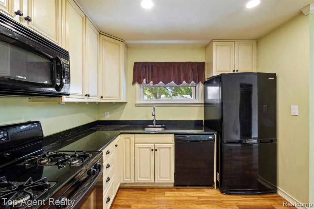 6318 Helen Street, Garden City, MI — Photo 12