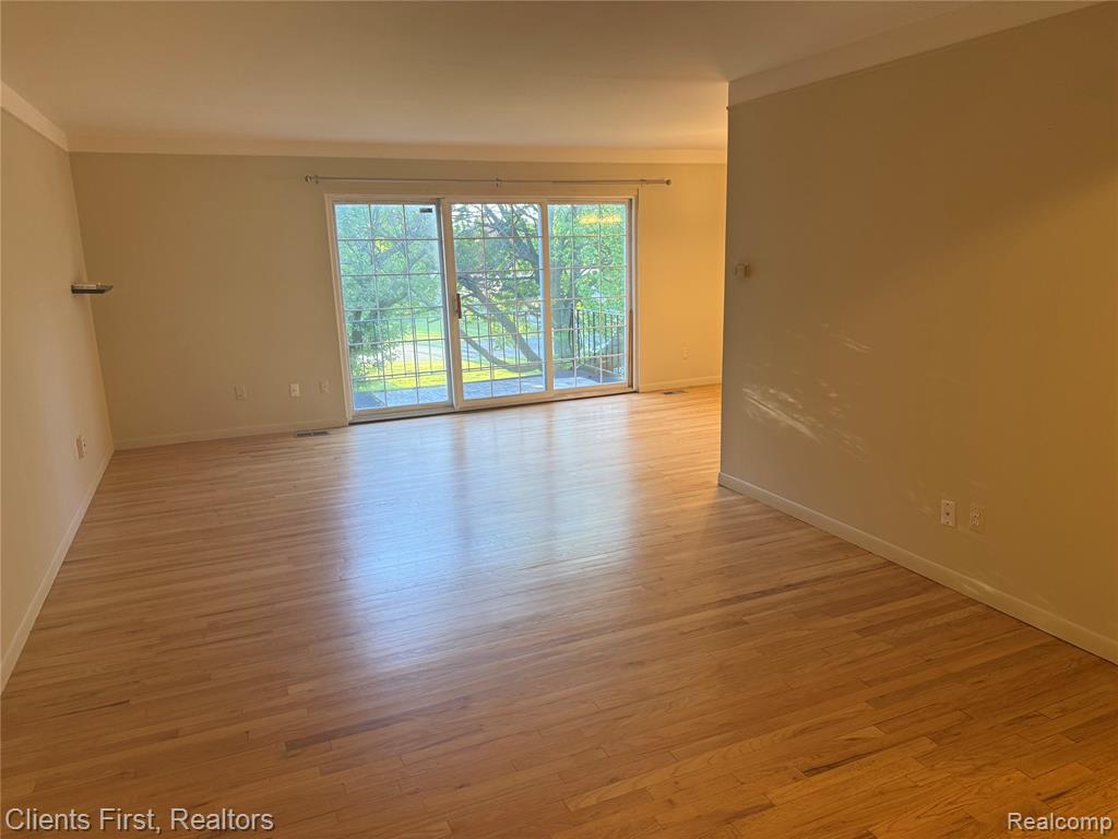 426 Fox Hills Drive N, 8, Bloomfield Hills, MI 48304 — Photo 2