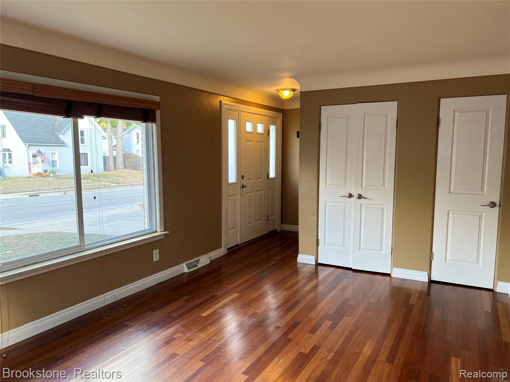 400 E Flint Street, Lake Orion, MI 48362 — Photo 8