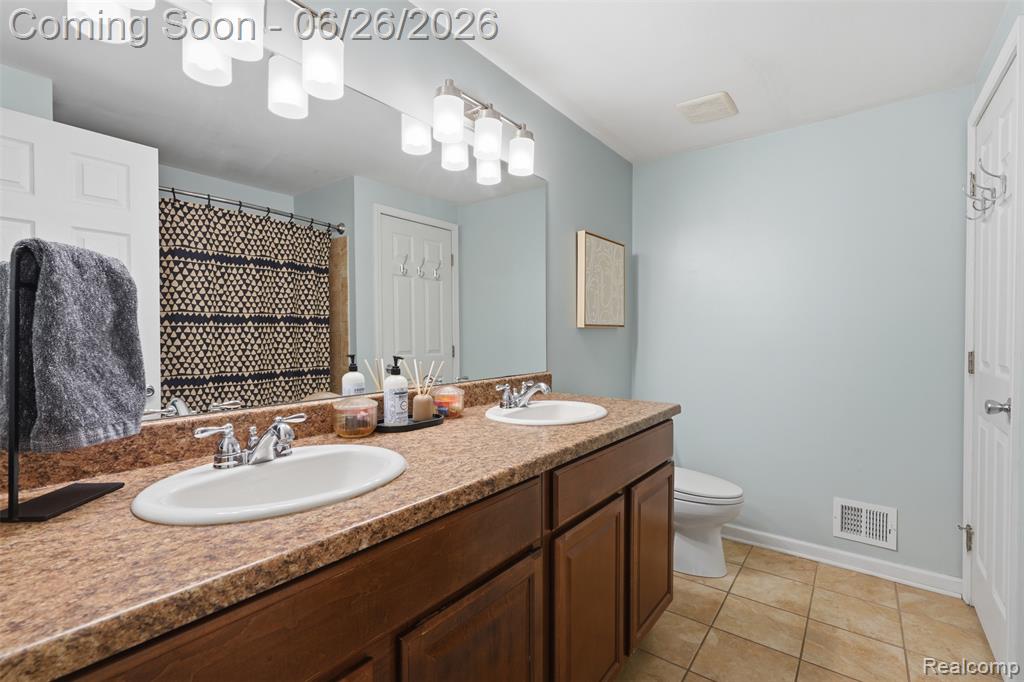 60569 Town Square Street, New Hudson, MI 48165 — Photo 18