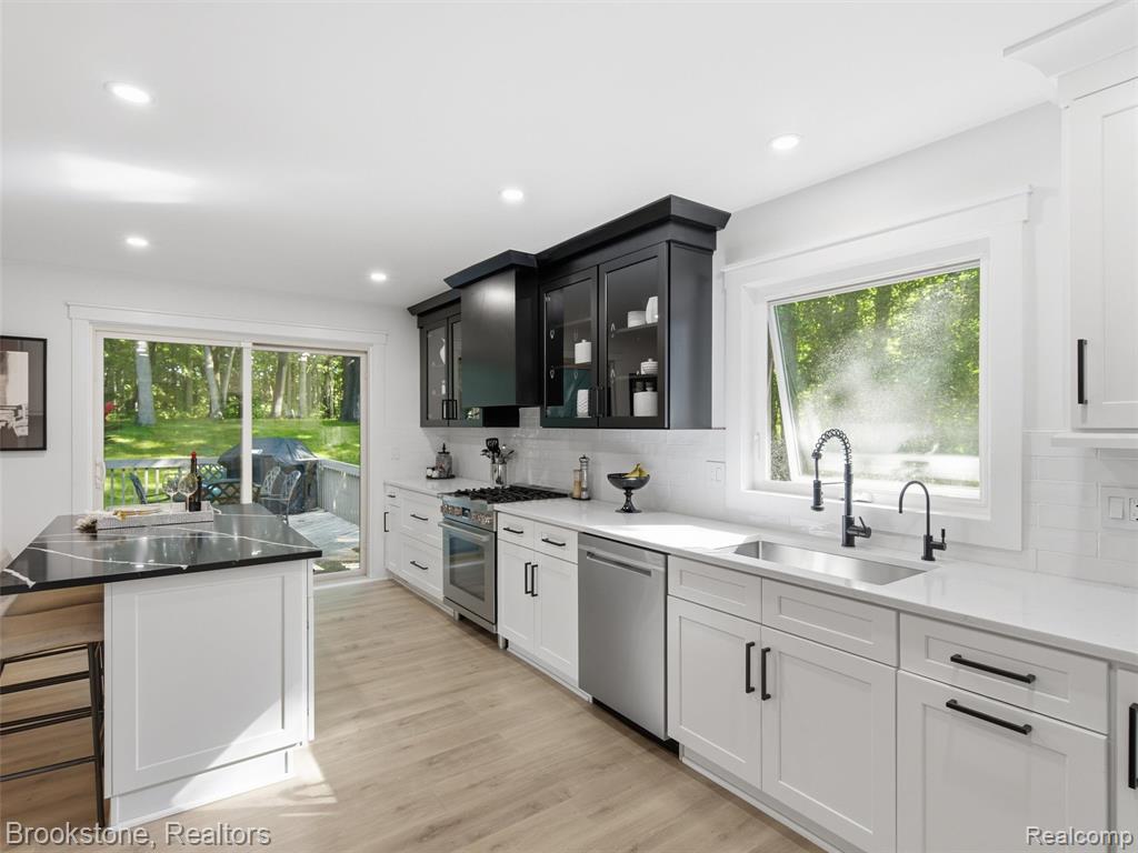 7450 Deerhill Drive, Clarkston, MI — Photo 17